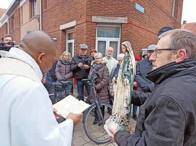 In december 2022 werd het gerestaureerde Mariabeeld van de Wouwerstraat opnieuw gewijd. © Francis Deckx