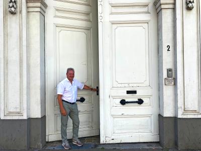 Op 1 september trekt Dirk Van Rossem als bisschoppelijk gedelegeerde voor het onderwijs de deur van het bisschopshuis achter zich toe. © Filip Ceulemans